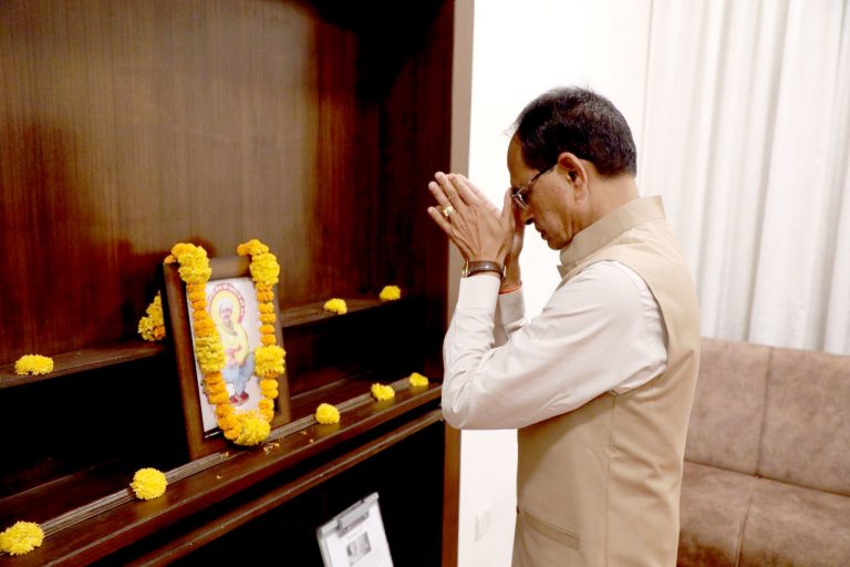 मुख्यमंत्री शिवराज सिंह चौहान ने संत शिरोमणि सेन महाराज की जयंती पर किया नमन