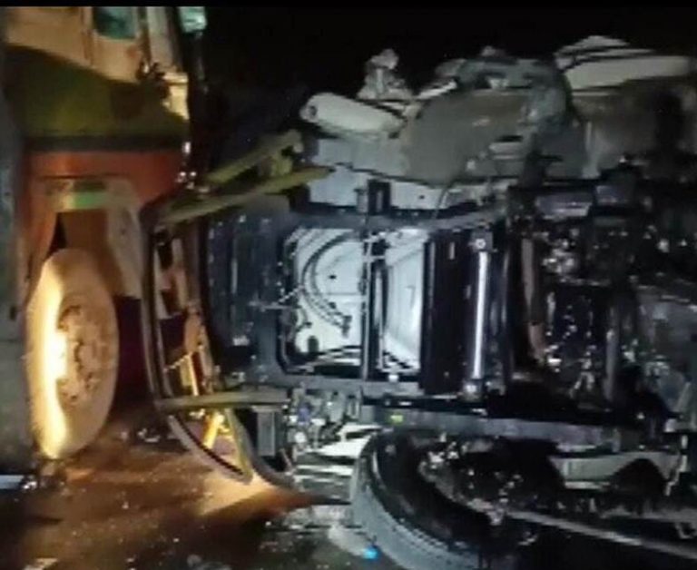 आंध्र प्रदेश : ट्रक और लॉरी में जोरदार टक्कर से 6 की मौत