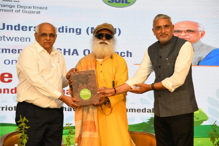 गुजरात : राज्य सरकार ने मिट्टी बचाने के लिए ईशा आउटरीच के साथ समझौता ज्ञापन पर हस्ताक्षर किए