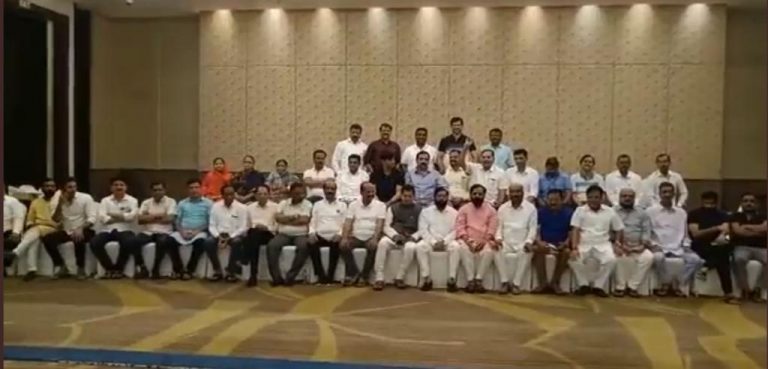 एकनाथ शिन्दे कैंप से उनके समर्थक विधायकों की नई तस्वीर आई सामने