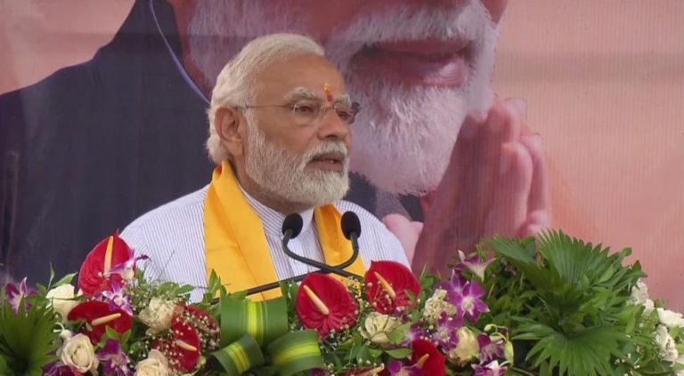 गुजरात : हमारे तीर्थ समाज की गतिशीलता व राष्ट्र की एकता के महत्वपूर्ण जीवंत प्रतीक हैं – पीएम मोदी