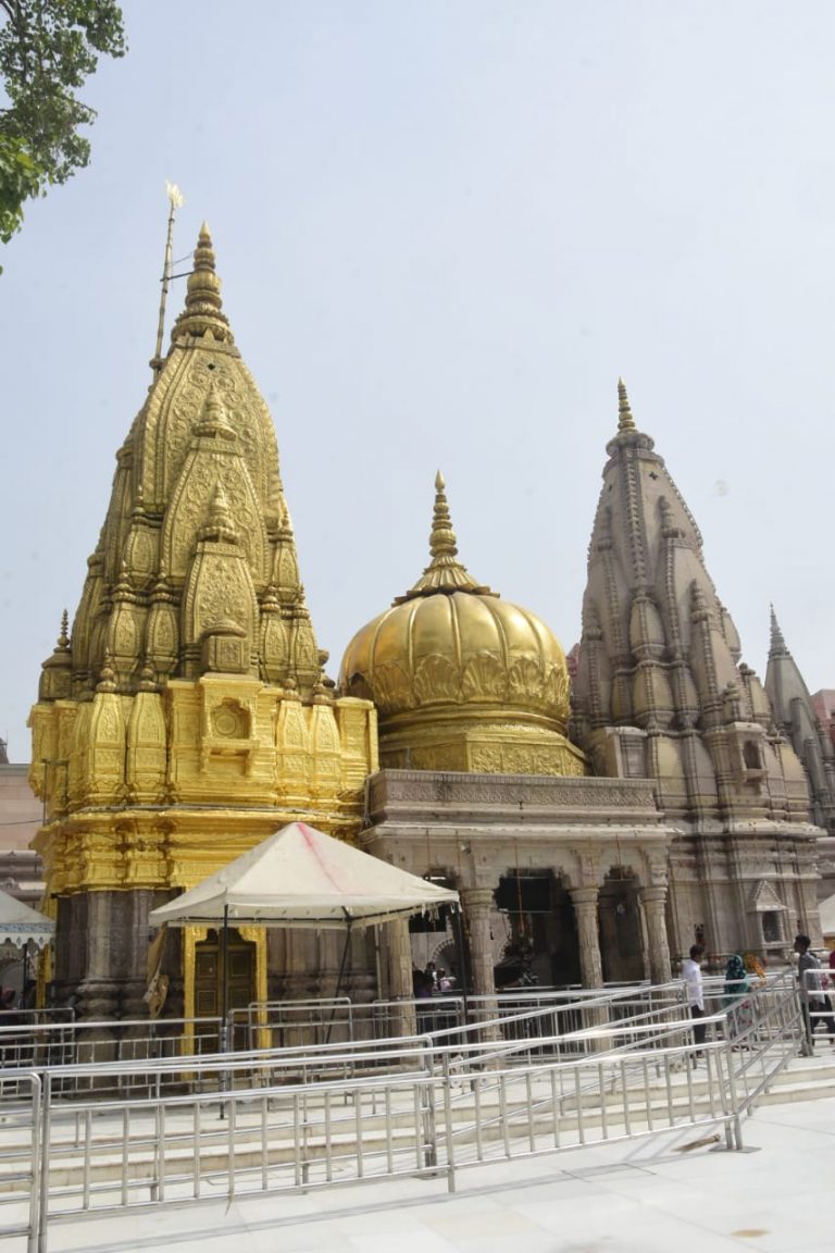 वाराणसी : चौखट से शिखर तक स्वर्णिम हुआ बाबा विश्वनाथ का दरबार