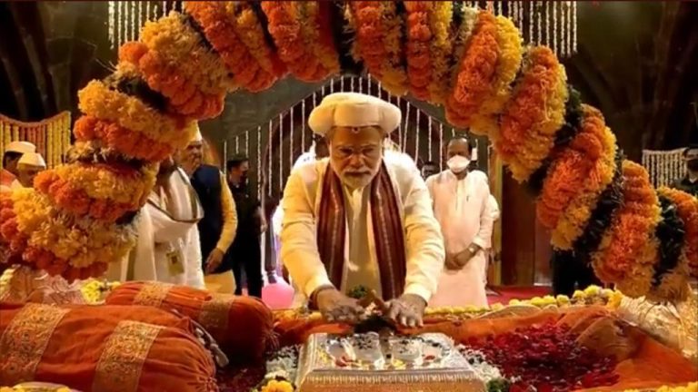 महाराष्ट्र : पीएम मोदी ने की संत तुकाराम मंदिर में प्रार्थना