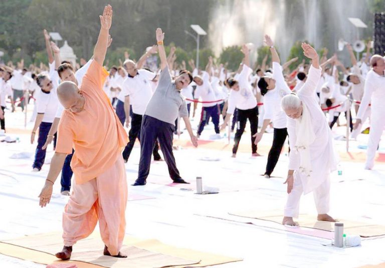 उप्र : योग से पूरी मानवता को जोड़ना ही ‘अंतरराष्ट्रीय योग दिवस’ का उद्देश्य है – सीएम योगी