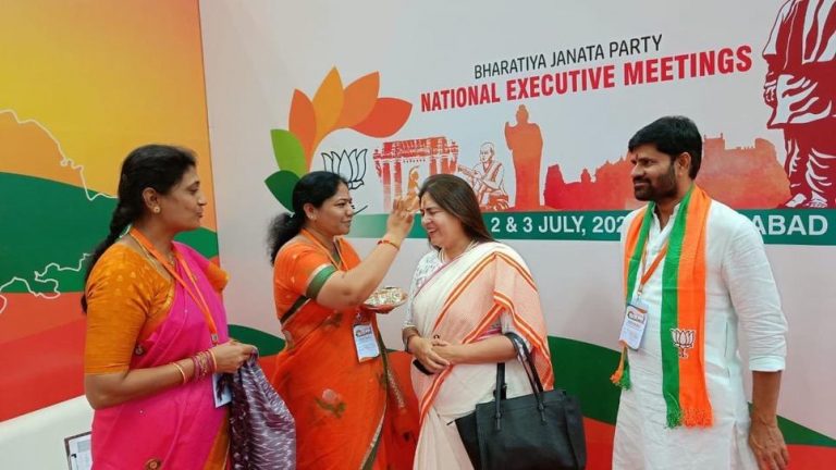 Meenakashi Lekhi reached Hyderabad for BJP National Executive Meeting