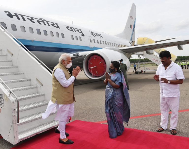 पीएम मोदी भाजपा राष्ट्रीय कार्यकारिणी की बैठक में भाग लेने हैदराबाद पहुँचे