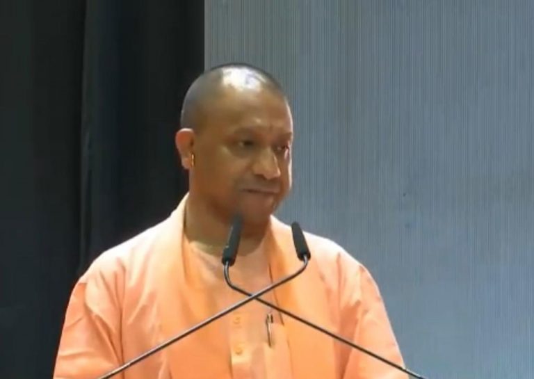 उप्र : सभी राशन कोटेदारों से आग्रह है कि हर जरूरतमंद तक खाद्यान्न पहुचाएं – सीएम योगी