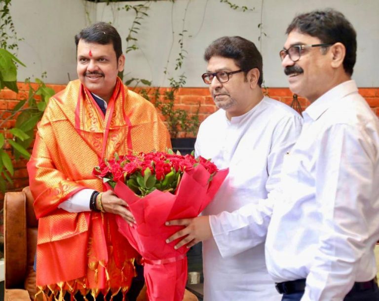 मुंबई : डिप्टी सीएम देवेन्द्र फडणवीस मिले राज ठाकरे से, राजनैतिक गलियारे में हलचल