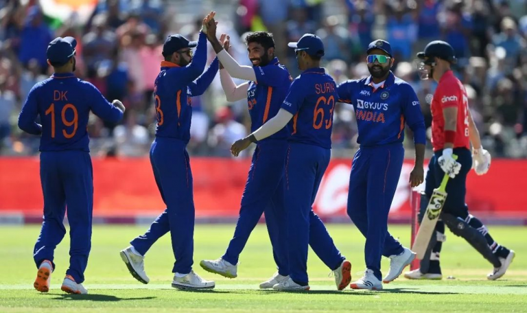 IND VS ENG 1st ODI : भारत ने इंग्लैंड को 10 विकेट से हराया