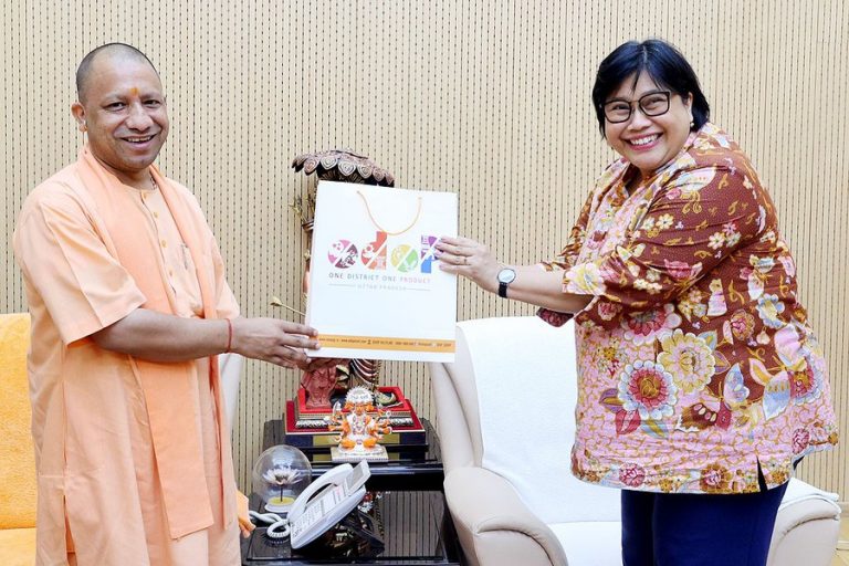 उप्र : सीएम योगी से इंडोनेशिया की राजदूत ने भेंट की