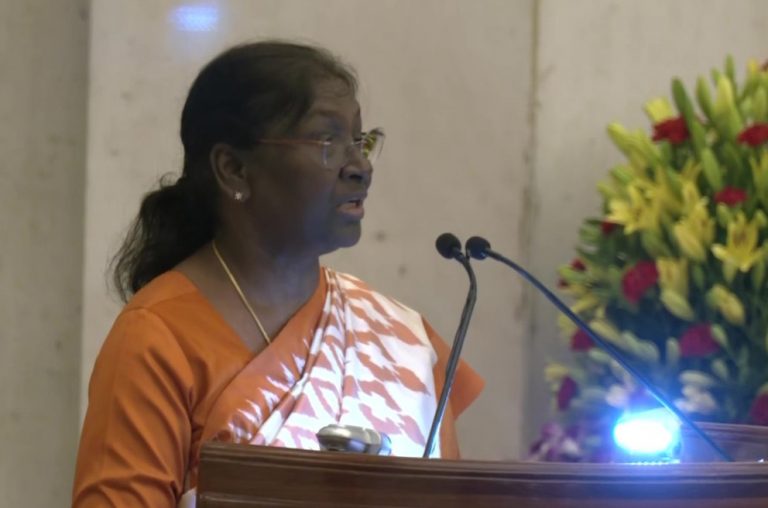 राष्ट्रपति द्रौपदी मुर्मू ने राष्ट्रपति भवन में 2020 बैच के IAS अधिकारियों के साथ की बातचीत