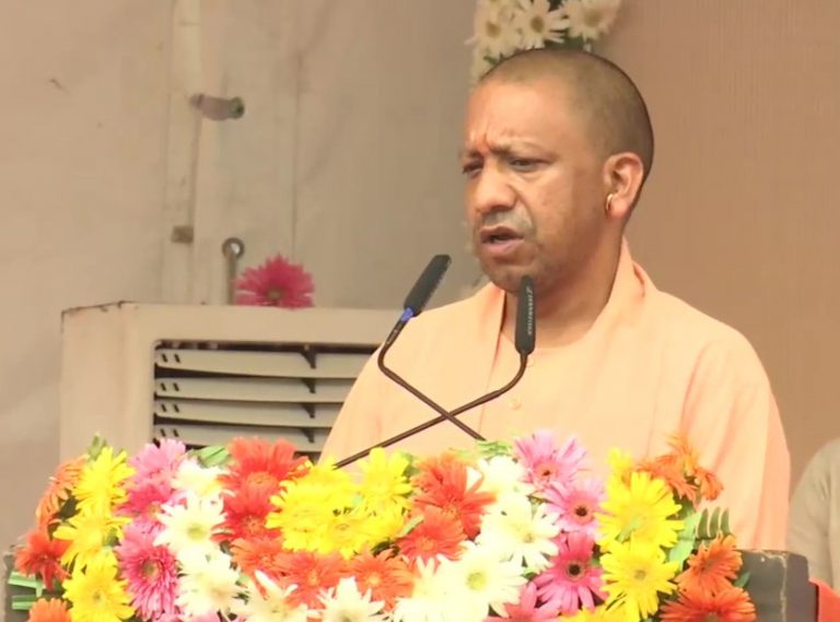 यूपी : सीएम योगी ने 42 इलेक्ट्रिक बसों का किया शुभारंभ