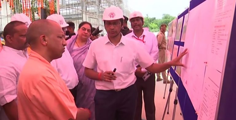 उप्र : सीएम योगी ने मेट्रो रेल परियोजना का किया स्थल निरीक्षण