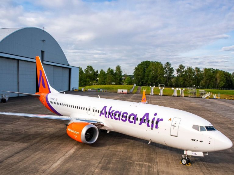 Aviation Minister Scindia flags off first flight of Akasa Air