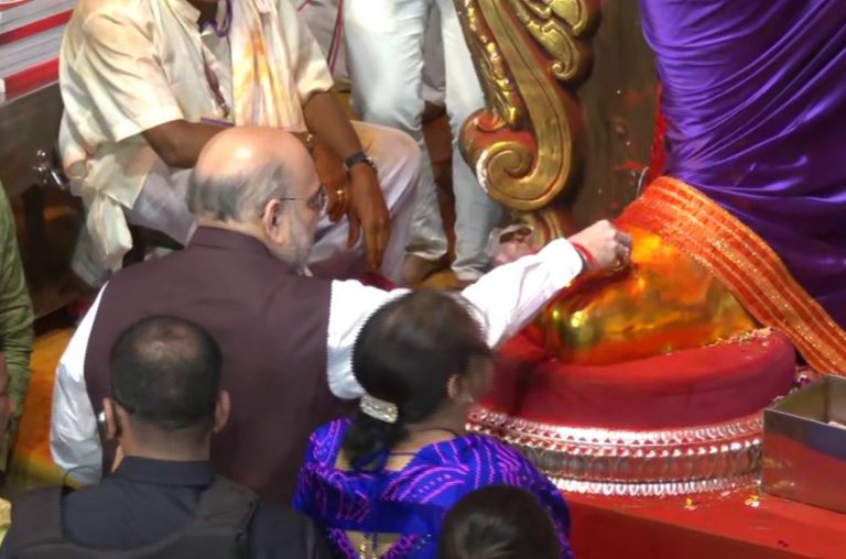 मुंबई : केंद्रीय गृहमंत्री अमित शाह ने लालबागचा राजा पंडाल में पूजा की