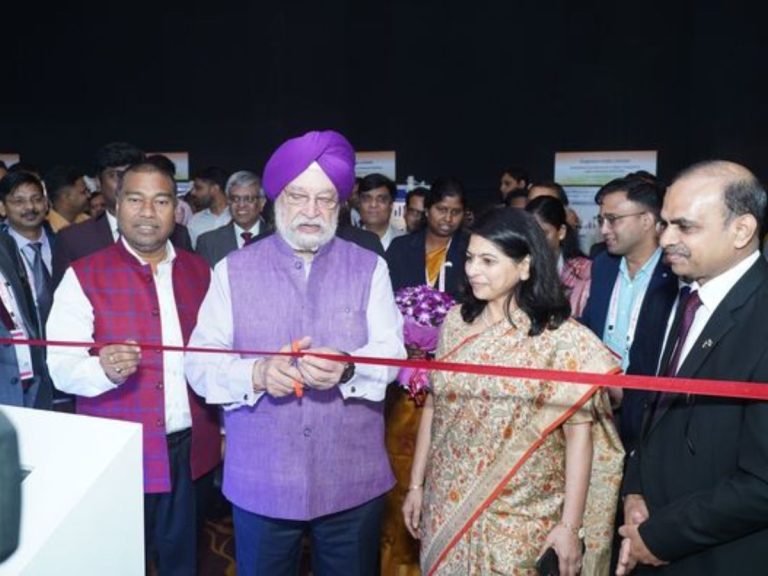 Petroleum Minister Hardeep Singh Inaugurated EIL Stall at 25th ETM, Mumbai