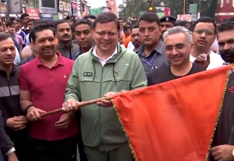 उत्तराखंड : सीएम धामी ने घंटाघर से आयोजित संकल्प दौड़ में भाग लिया