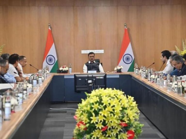 Power Minister chairs Parliamentary Consultative Committee Meeting