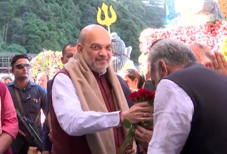 जम्मू-कश्मीर : केंद्रीय गृहमंत्री अमित शाह माता वैष्णो देवी मंदिर पहुंचे