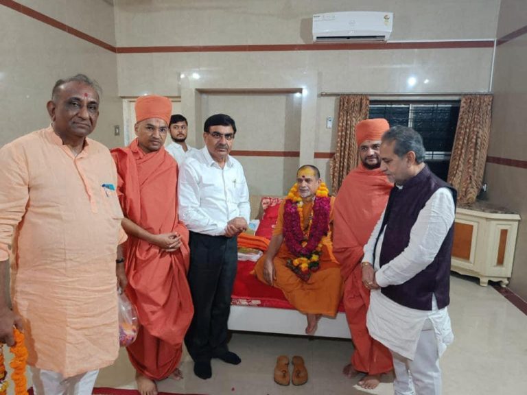 राजकोट : नवनियुक्त शंकराचार्य श्री सदानंद सरस्वतीजी का रतनपर में हुआ स्वागत