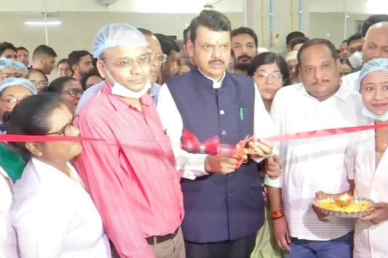 महाराष्ट्र : डिप्टी सीएम देवेंद्र फडणवीस ने ‘मोतियाबिंद मुक्त महाराष्ट्र’ कार्यक्रम का किया उद्घाटन