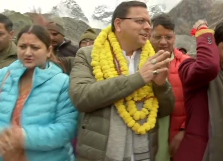 उत्तराखंड : सीएम पुष्कर सिंह धामी ने केदारनाथ धाम में चल रहे पुनर्निर्माण कार्यों का निरीक्षण किया