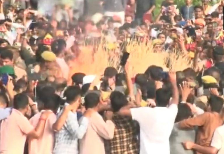 उप्र : सपा सुप्रीमो मुलायम सिंह यादव का राजकीय सम्मान के साथ हुआ अंतिम संस्कार