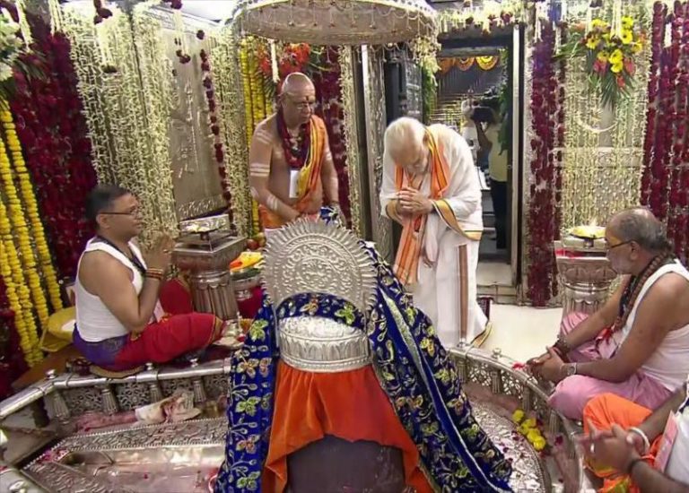 मप्र : पीएम मोदी ने उज्जैन के महाकाल मंदिर में पूजा की