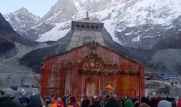 वैदिक मंत्रोच्चार के साथ बंद हुए केदारनाथ धाम के कपाट