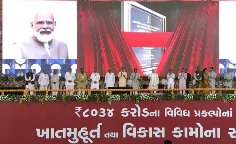 गुजरात : पीएम मोदी ने बनासकांठा में कई परियोजनाओं की रखी आधारशिला