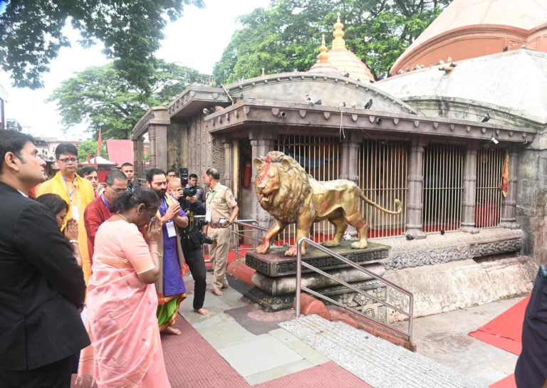 गुवाहाटी: राष्ट्रपति द्रौपदी मुर्मू ने कामाख्या मंदिर में पूजा-अर्चना की