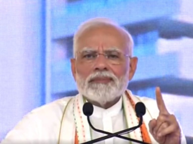 PM dedicates projects worth over Rs 8000 Cr to Nation in Gujarat