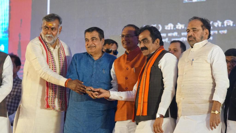 जबलपुर: केंद्रीय मंत्री नितिन गडकरी ने 8 राष्ट्रीय राजमार्ग परियोजनाओं का शिलान्यास और लोकार्पण किया
