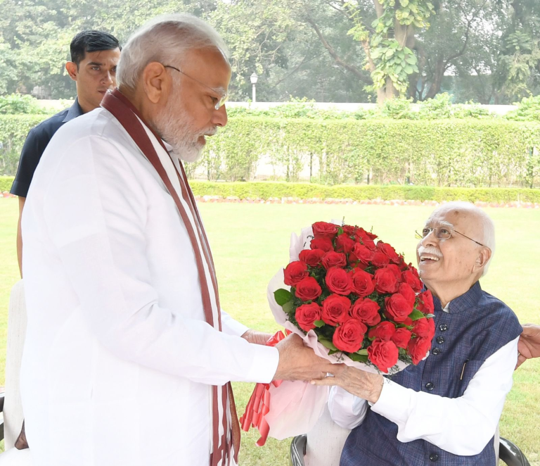 पीएम मोदी ने लालकृष्ण आडवाणी को जन्मदिन की बधाई दी