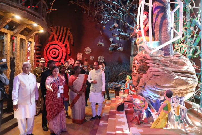 मप्र: राष्ट्रपति द्रौपदी मुर्मू ने भोपाल में जनजातीय संग्रहालय का दौरा किया