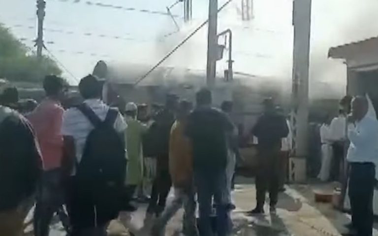 नासिक के पास शालीमार एलटीटी एक्सप्रेस में लगी आग