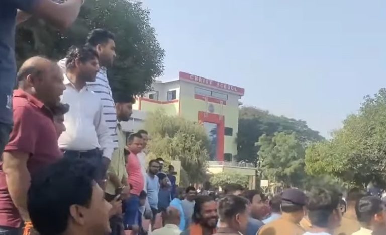 गुना : ‘भारत माता की जय’ का नारा लगाने वाले छात्र को सजा देने पर स्कूल के खिलाफ FIR दर्ज