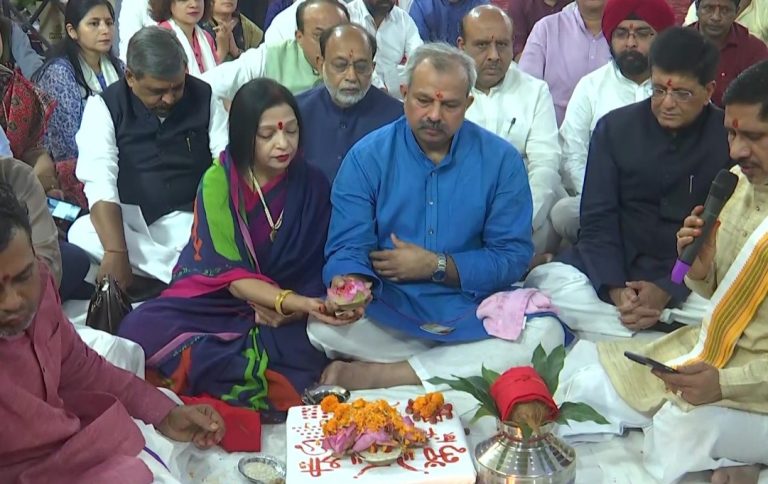 दिल्ली : केंद्रीय मंत्री पीयूष गोयल और भाजपा प्रदेश अध्यक्ष आदेश गुप्ता ने पार्टी चुनाव कार्यालय का किया उद्घाटन