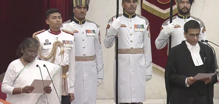 जस्टिस डीवाई चंद्रचूड़ बने देश के 50वें CJI, राष्ट्रपति द्रौपदी मुर्मू ने दिलाई शपथ