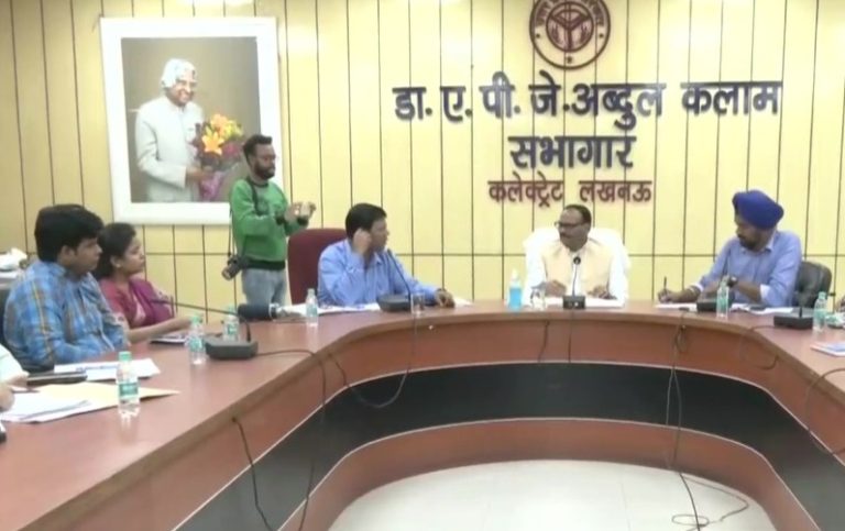 यूपी : उपमुख्यमंत्री ब्रजेश पाठक ने डेंगू की स्थिति पर समीक्षा बैठक की