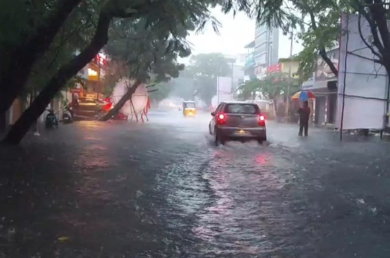 पुडुचेरी में भारी बारिश के कारण स्कूलों और कॉलेजों में छुट्टी की घोषणा