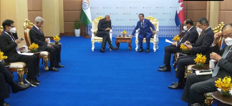 कंबोडिया : भारत के उपराष्ट्रपति और कंबोडिया के पीएम के बीच 19वीं ASEAN-भारत द्विपक्षीय शिखर बैठक हुई