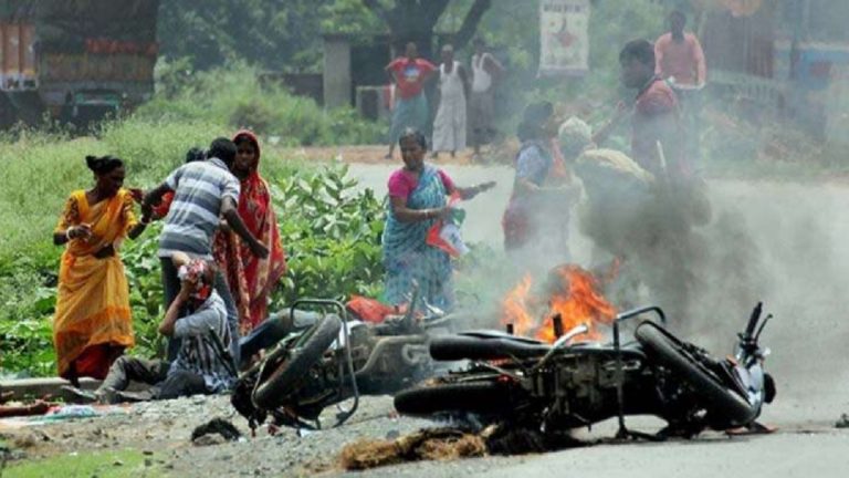 पश्चिम बंगाल के बीरभूम जिले में हिंसक झड़प