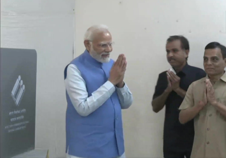 गुजरात: पीएम मोदी ने गुजरात विधानसभा चुनाव के लिए मतदान किया