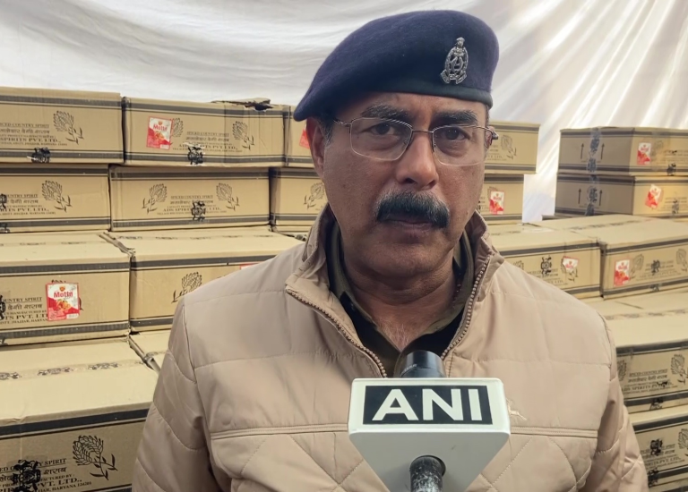 नोएडा: पुलिस ने सेक्टर 20 से तीन शराब तस्करों को किया गिरफ्तार