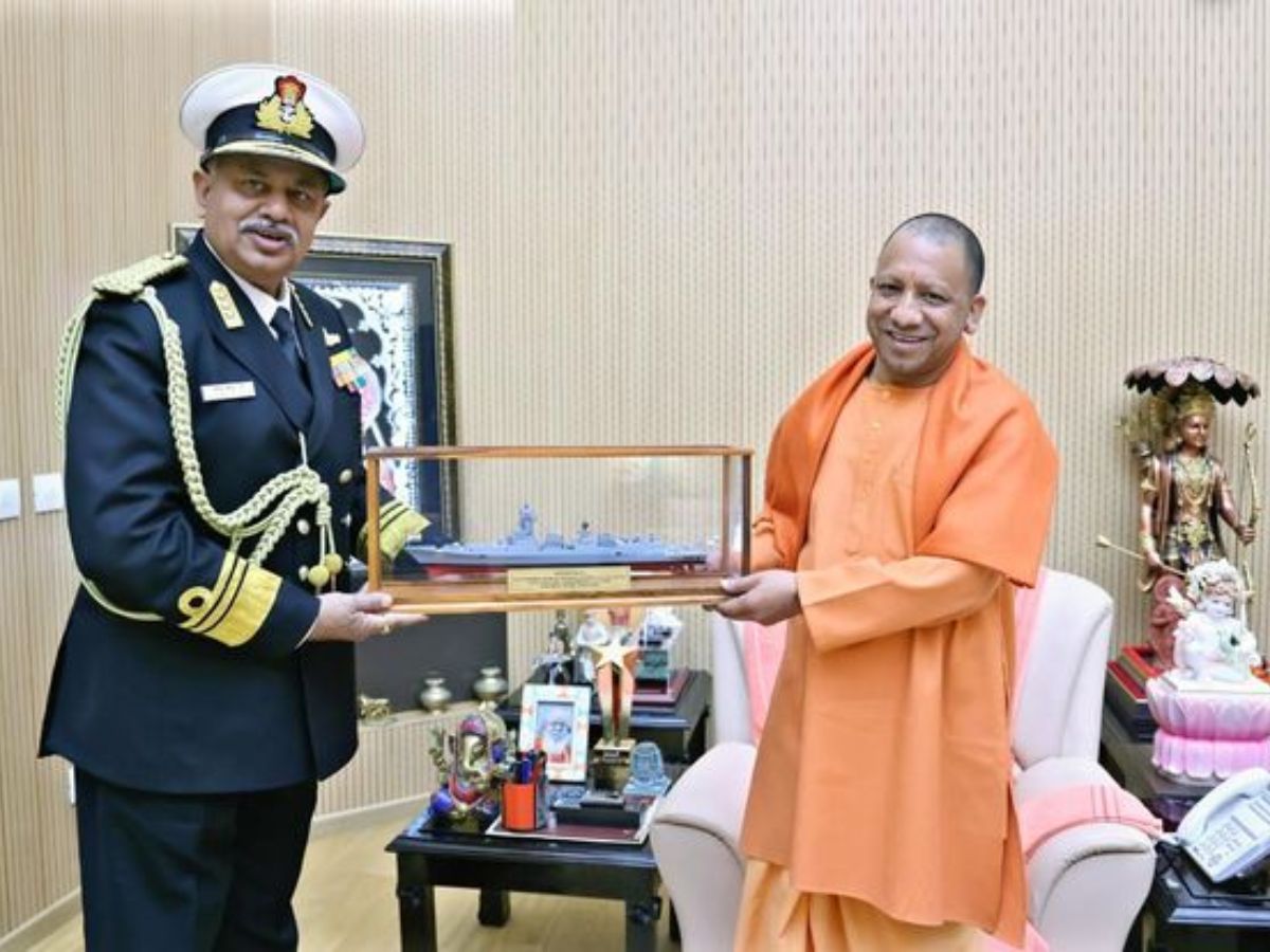 Vice Admiral FOCINC WNC called on Hon'ble CM of UP