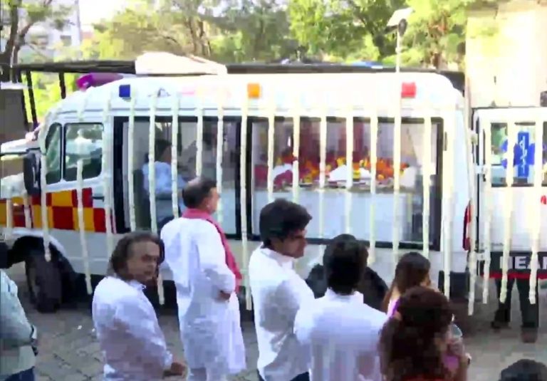 मंगलवार को नम आंखों के बीच हुआ तुनिषा शर्मा का अंतिम संस्कार