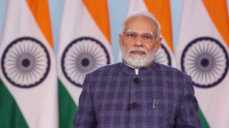 भारत गांव-गांव तक ऑप्टिकल फाइबर नेटवर्क पहुंचा रहा है-पीएम मोदी