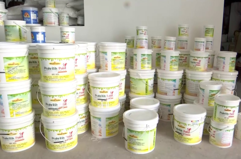 छत्तीसगढ़: राज्य सरकार ने राज्य के सरकारी भवनों में गाय के गोबर से बने जैविक पेंट का उपयोग किया शुरू