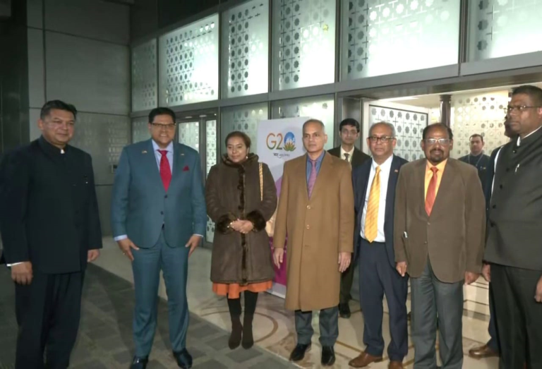 दिल्ली: सूरीनाम गणराज्य के राष्ट्रपति चंद्रिका प्रसाद संतोखी भारत पहुंचे